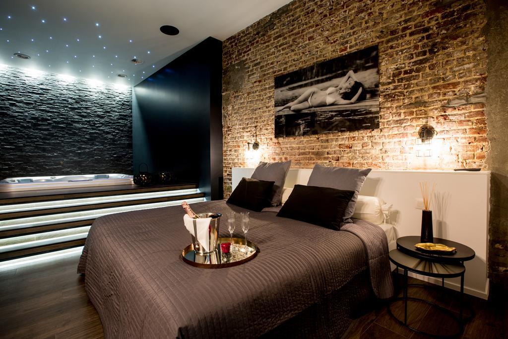 Chambre Avec Jacuzzi Sauna Privatif Brussel Bagian luar foto